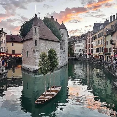 Au Faubourg -old - & Canal 1 Min * Annecy
